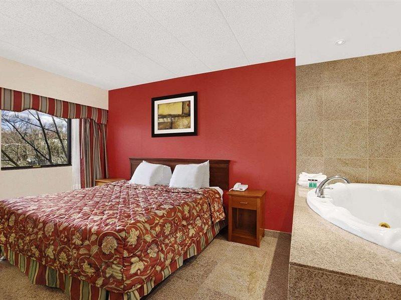 Ramada By Wyndham East Orange Ξενοδοχείο Εξωτερικό φωτογραφία